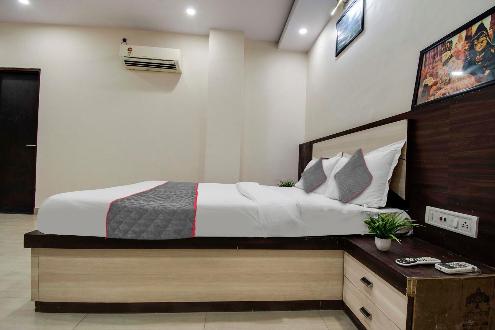 Capital O Pink Peral Hotel Джайпур Екстериор снимка