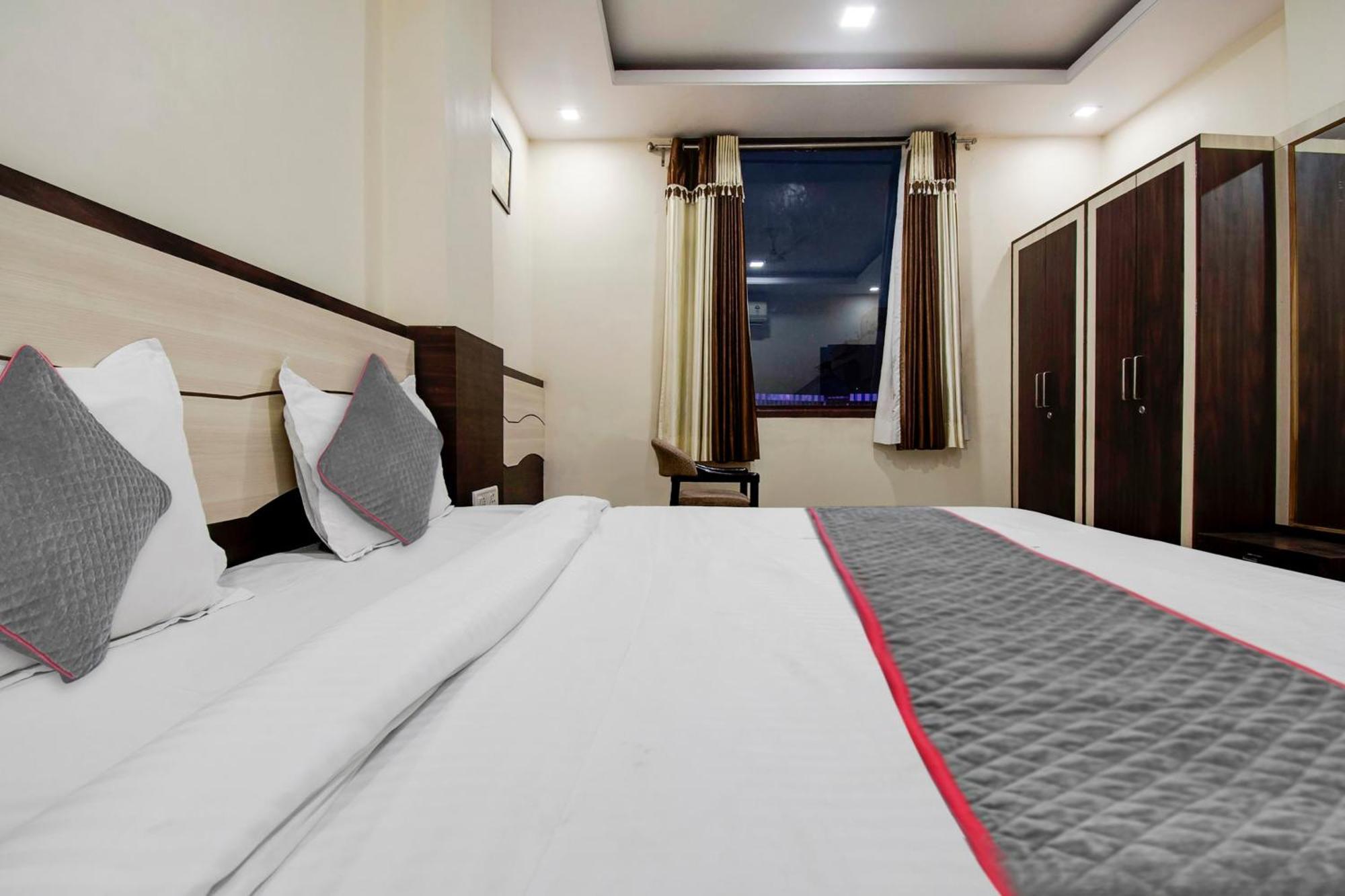Capital O Pink Peral Hotel Джайпур Екстериор снимка