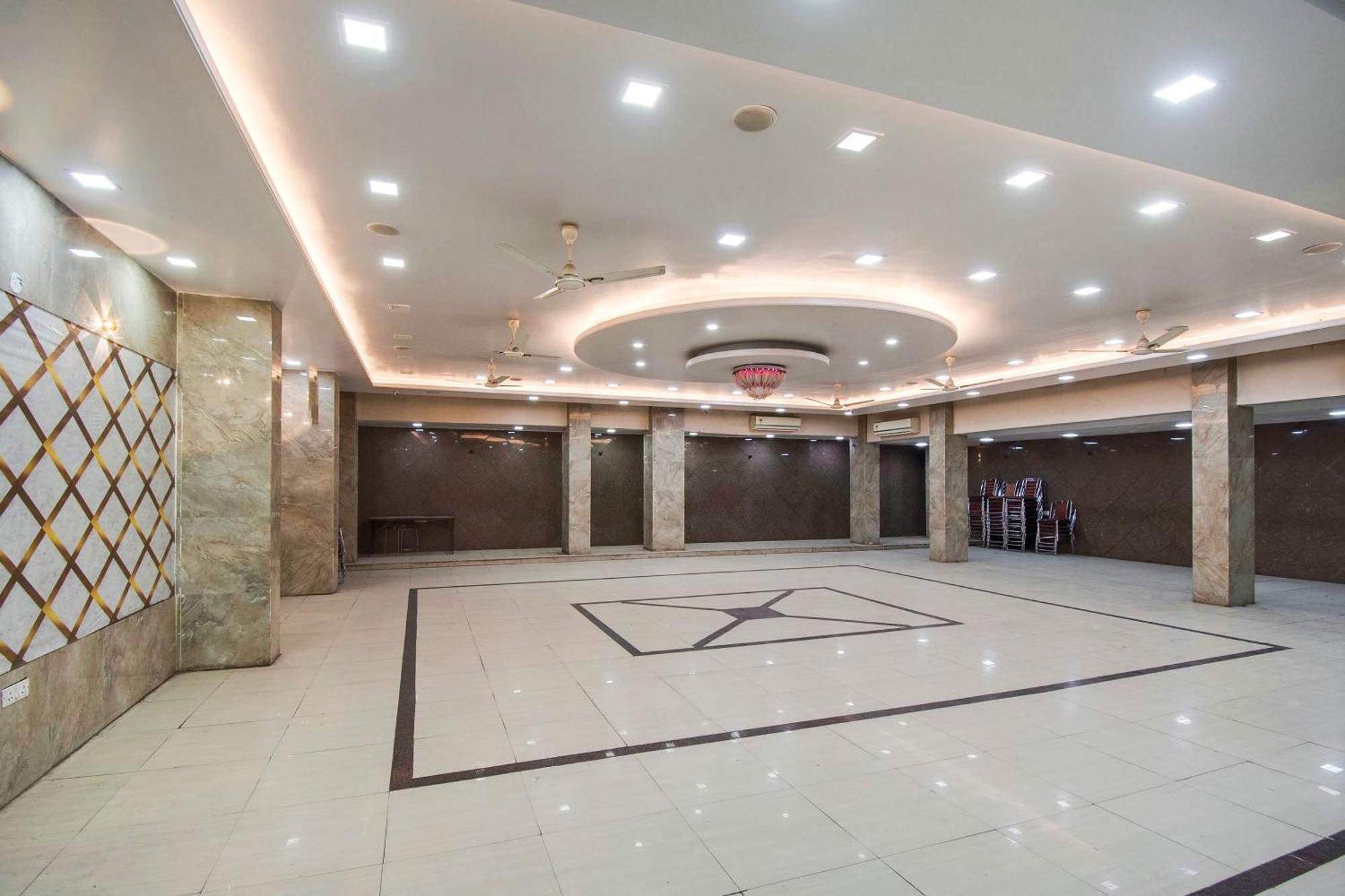 Capital O Pink Peral Hotel Джайпур Екстериор снимка