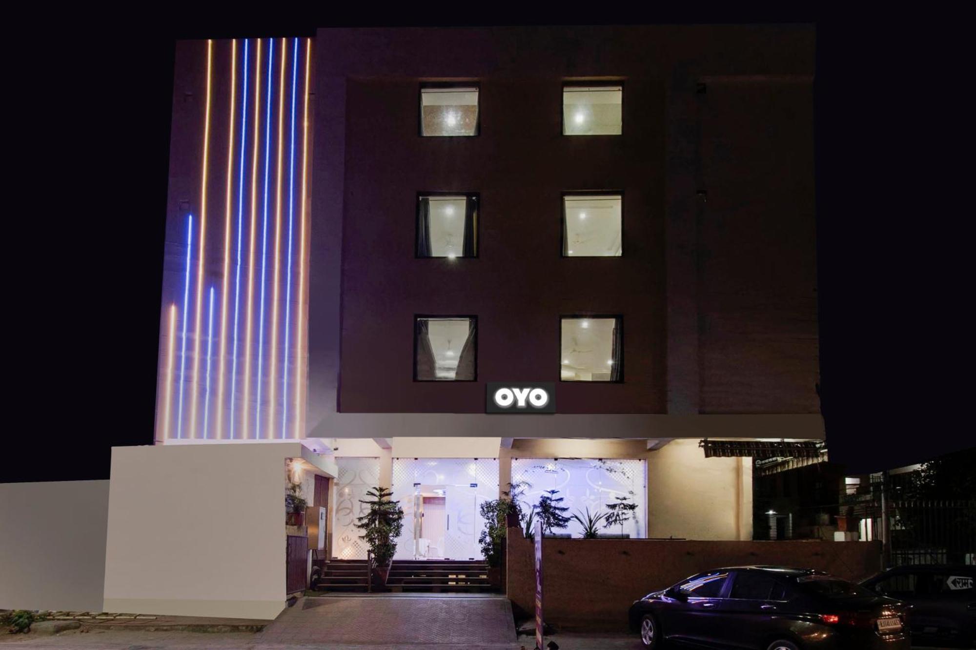 Capital O Pink Peral Hotel Джайпур Екстериор снимка