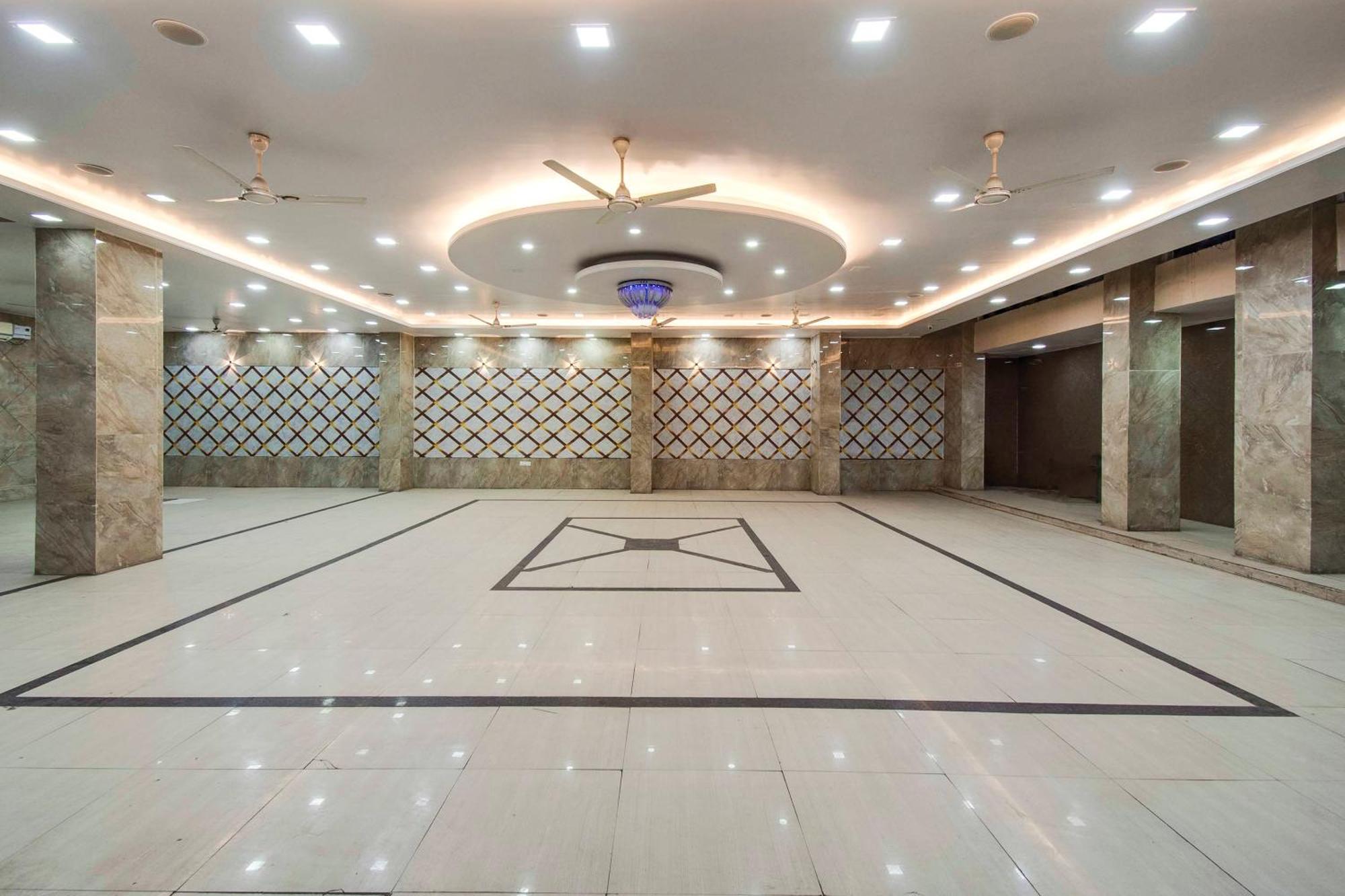 Capital O Pink Peral Hotel Джайпур Екстериор снимка