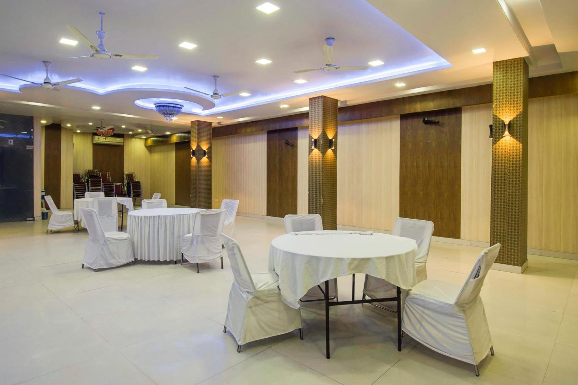 Capital O Pink Peral Hotel Джайпур Екстериор снимка