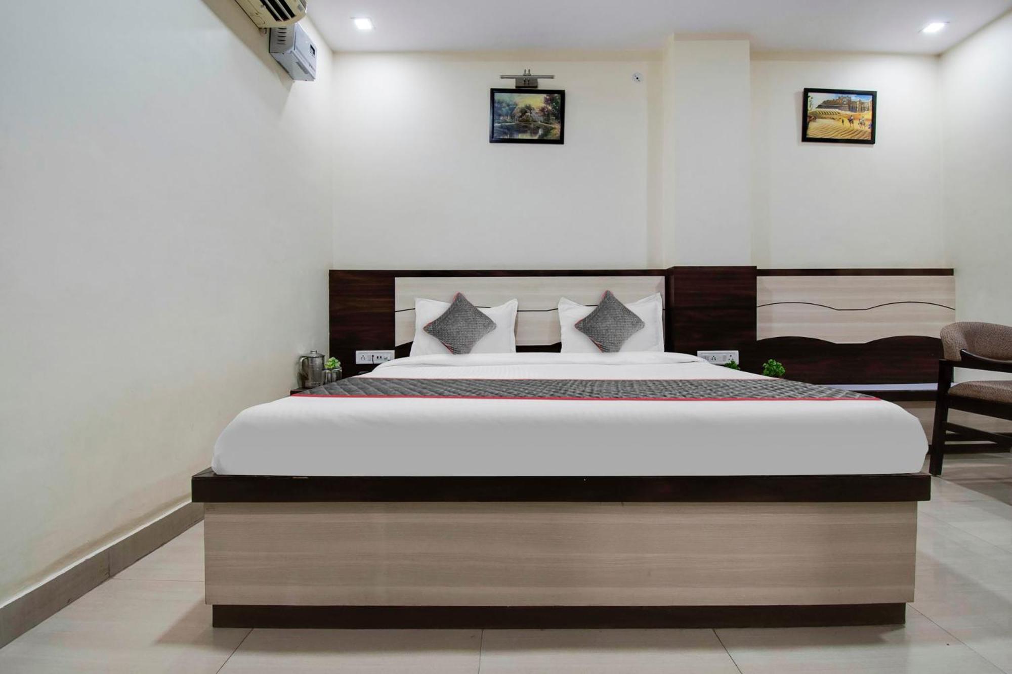 Capital O Pink Peral Hotel Джайпур Екстериор снимка