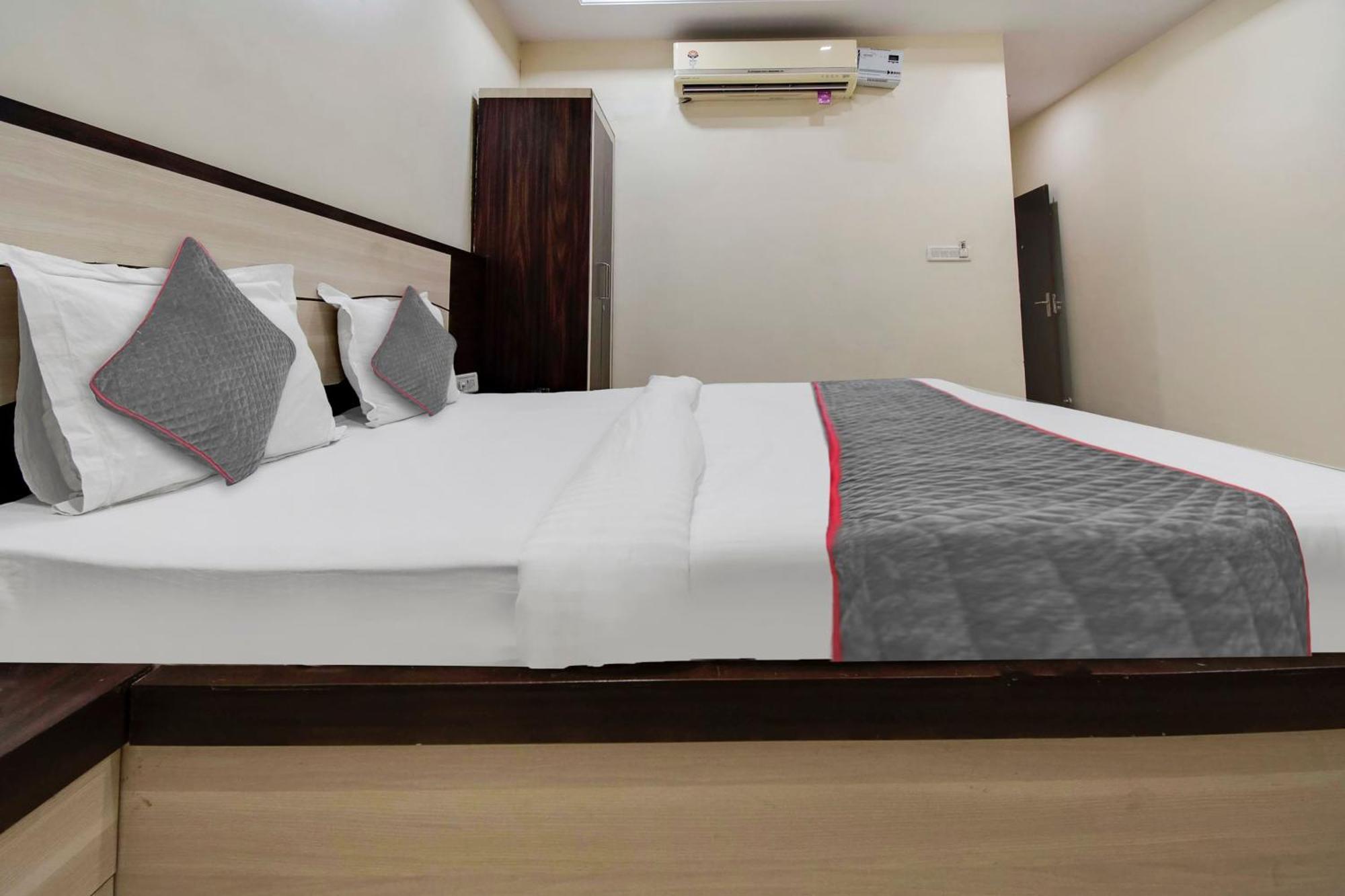 Capital O Pink Peral Hotel Джайпур Екстериор снимка