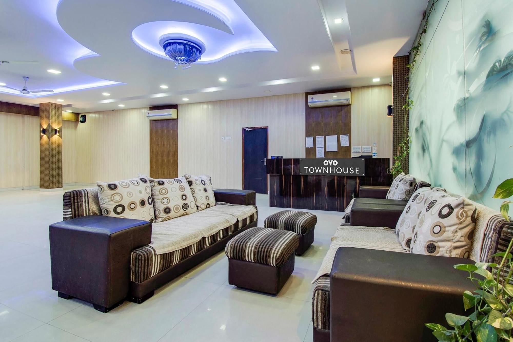 Capital O Pink Peral Hotel Джайпур Екстериор снимка