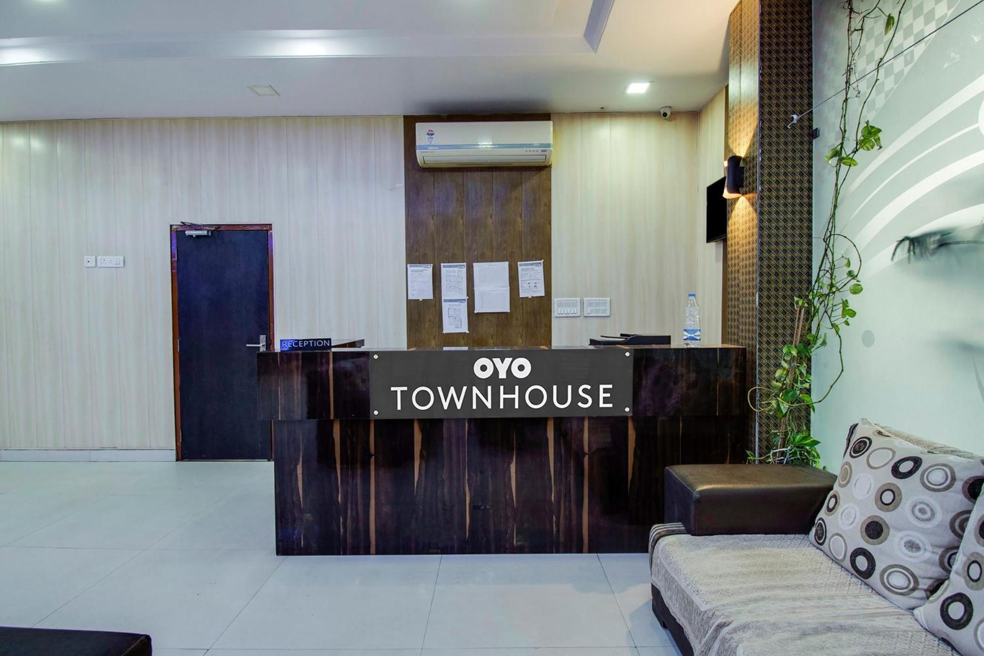 Capital O Pink Peral Hotel Джайпур Екстериор снимка