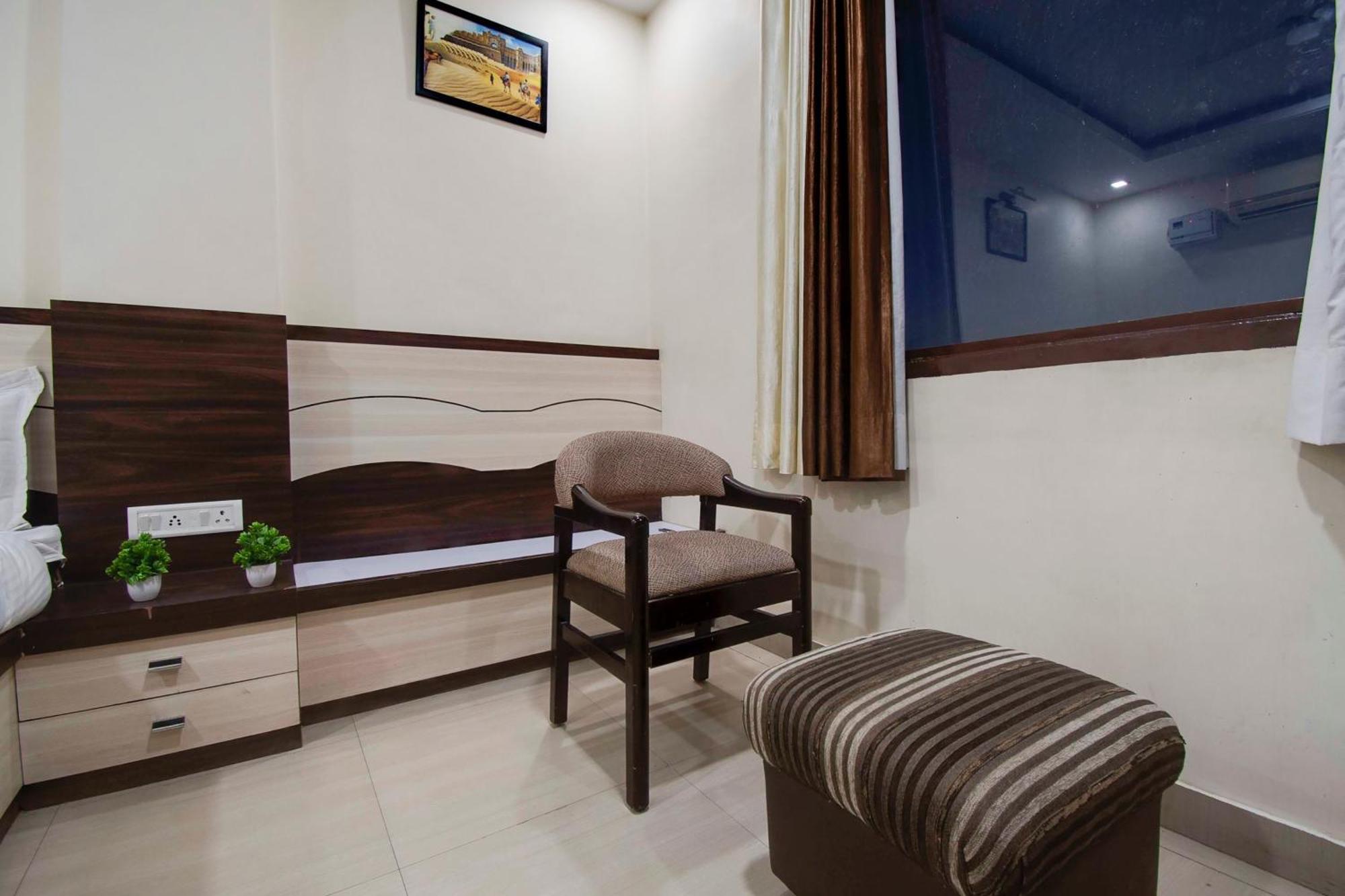Capital O Pink Peral Hotel Джайпур Екстериор снимка