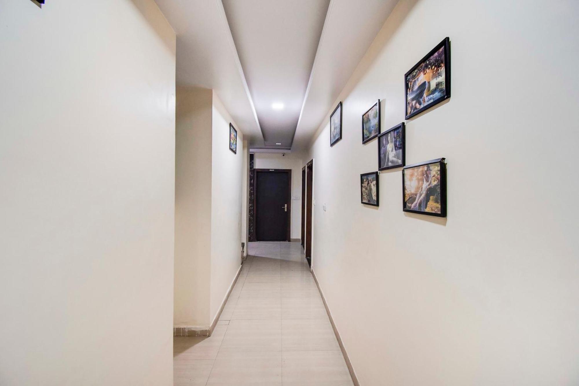 Capital O Pink Peral Hotel Джайпур Екстериор снимка