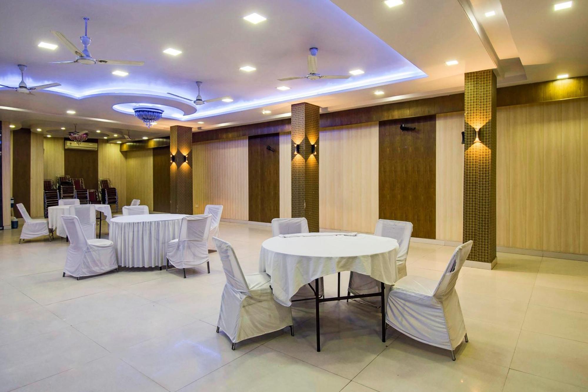 Capital O Pink Peral Hotel Джайпур Екстериор снимка